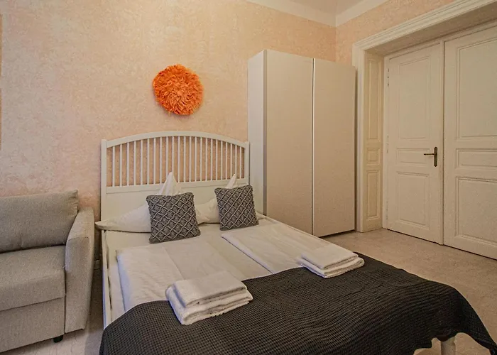 Rose Ruterra Suite